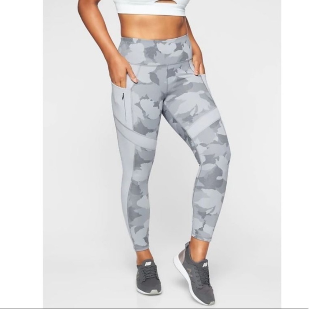 Athleta All in 7/8 High Waisted Gray Camo Pocket Leggings Womens Small Tall